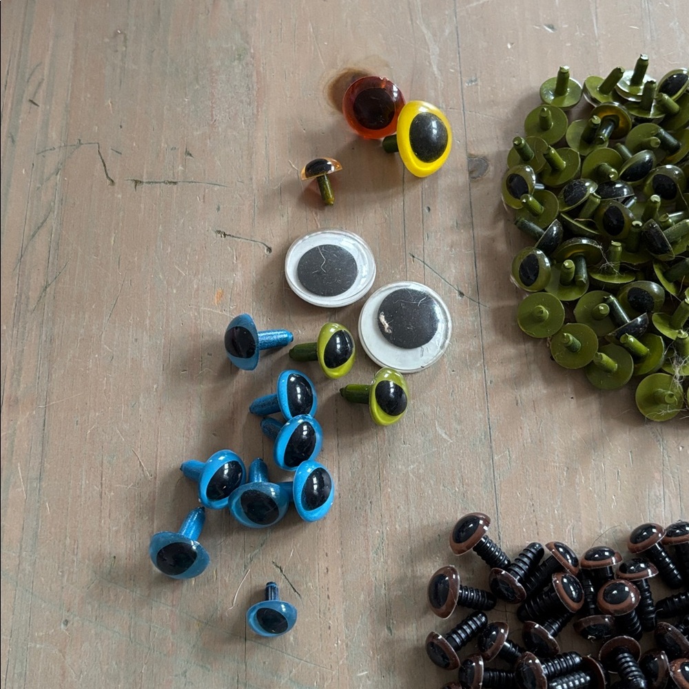 Craft Eyes and Grommets - assorted - Picture 5 of 11